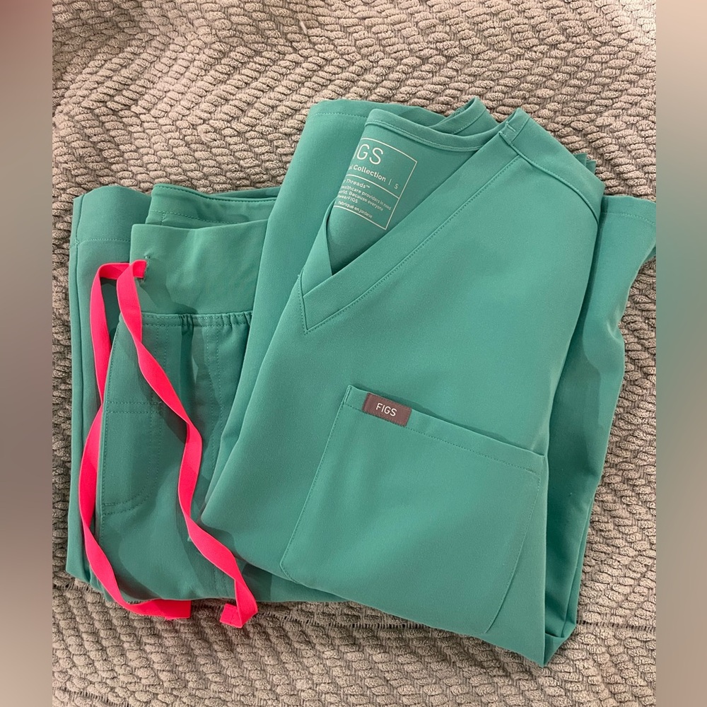 Figs Surgical green scrub set
